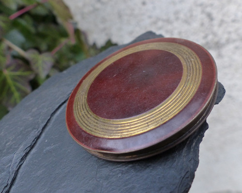 Malá Art Deco pudřenka — foto 2