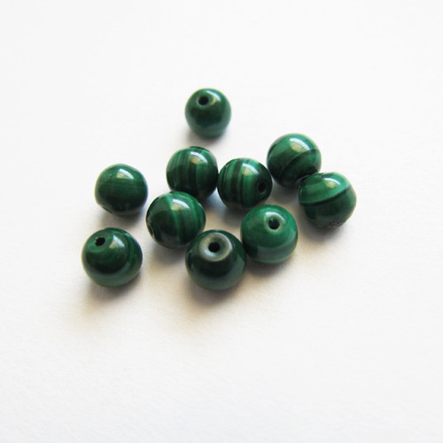 Malachit pravý korálky vrtané, 4 mm, 5 kusů — foto 2
