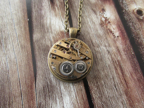 STEAMPUNKOVÝ PŘÍVĚSEK Swiss made — foto 3