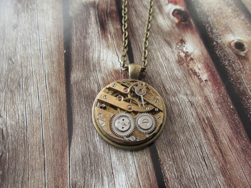 STEAMPUNKOVÝ PŘÍVĚSEK Swiss made — foto 5