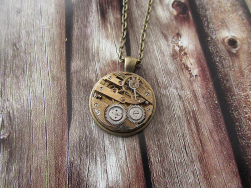 STEAMPUNKOVÝ PŘÍVĚSEK Swiss made — foto 6