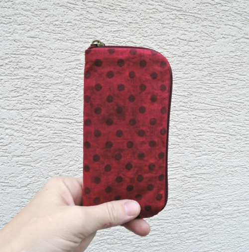 Obal na iPhone "Čevené puntíky na přání" — foto 2
