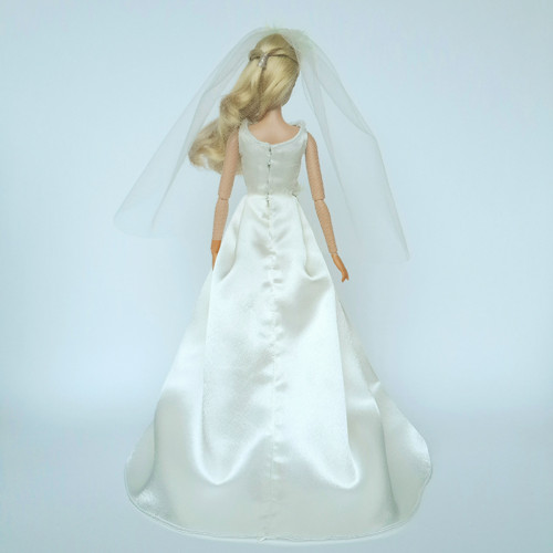 Svatební šaty na Barbie — foto 3