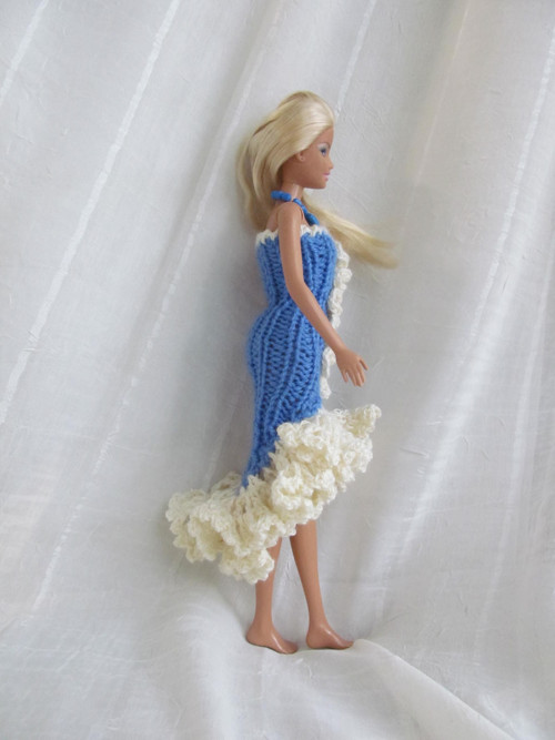 Volánkové modré šaty pro Barbie — foto 3
