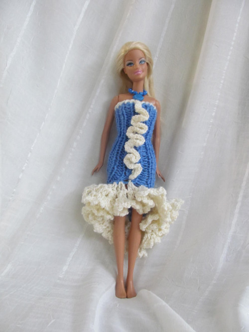 Volánkové modré šaty pro Barbie — foto 4