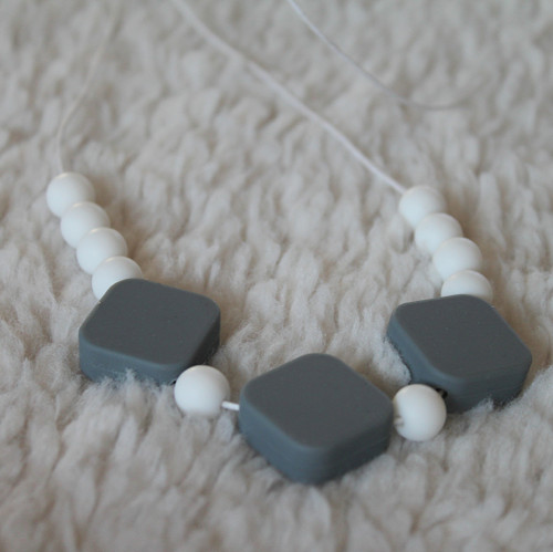 Kousací Korále -Gray / White — foto 2