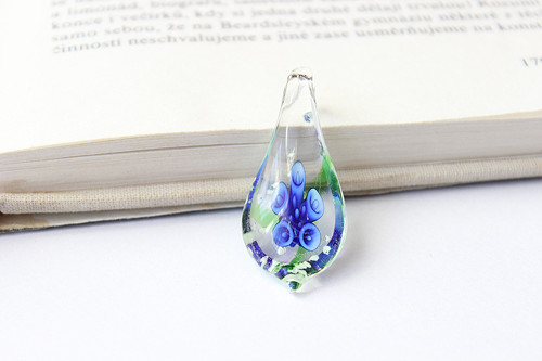 Skleněný murano mini přívěsek - 18x40 mm — foto 2