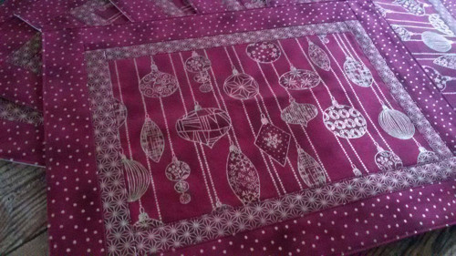 Vánoční prostírání "Vánoční ozdoby - červené" — foto 3