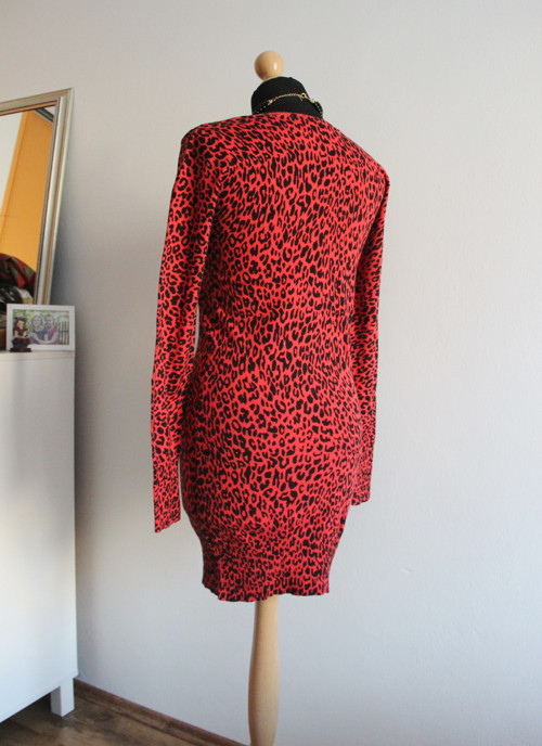 Leopardí červeno-černé pletené šatičky — foto 5