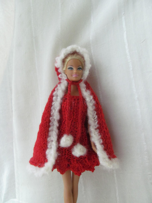 Karkulkovský plášť pro Barbie — foto 4