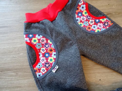 Melírované softshellové kalhoty s kytičkami — foto 4