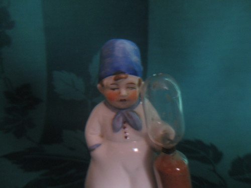 Porcelánová figurka-přesýpací hodiny — foto 5