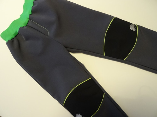 Softshellky šedo-černé s nápletem v pase — foto 2