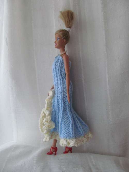 Něžně modré šaty pro Barbie — foto 2