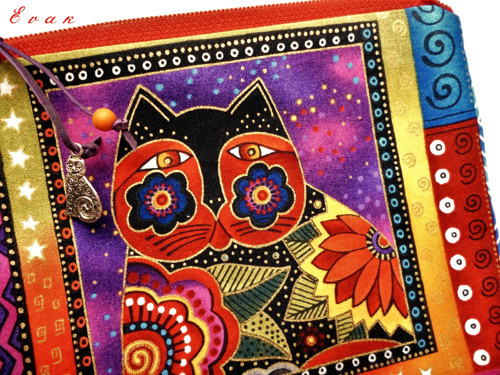 Kočka Míca - taštička desing Laurel Burch — foto 3
