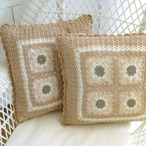 Háčkovaný polštář béžové květy — foto 3