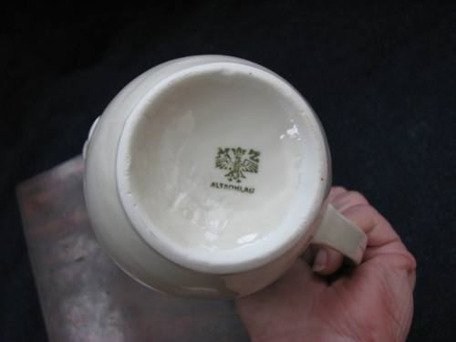 V linkách...porcelánová mléčenka — foto 4