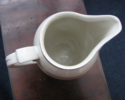V linkách...porcelánová mléčenka — foto 5