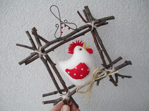 OKÝNKO se slepičkou — foto 2