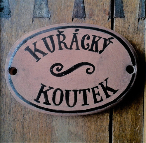 Keramická cedulka "Kuřácký koutek" — foto 2