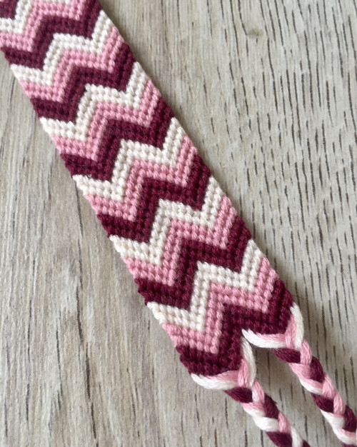 Vínový ombré chevron — foto 2