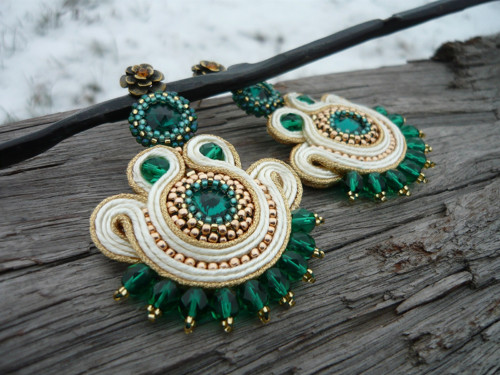 Soutache náušnice LUXURY Ivory&Gold&Emerald — foto 2