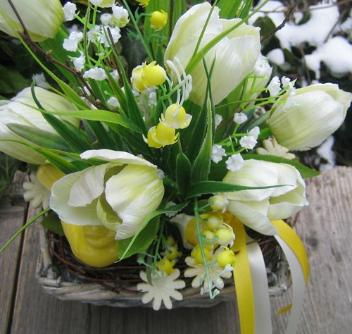 Košík s tulipány a ptáčkem — foto 5