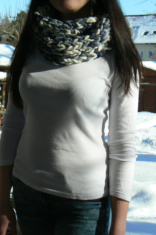 Modrobílý nákrčník — foto 3