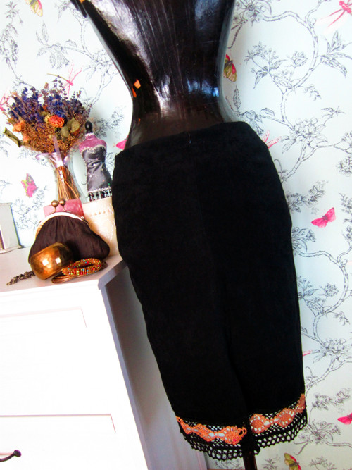 Sukně elegantní s bordurou háčkovanou — foto 3