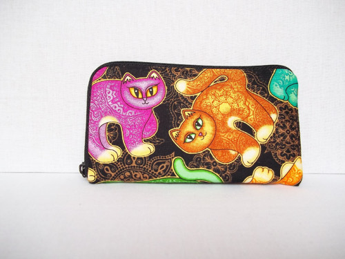 Obal na mobil - barevné kočky (15 cm) — foto 2