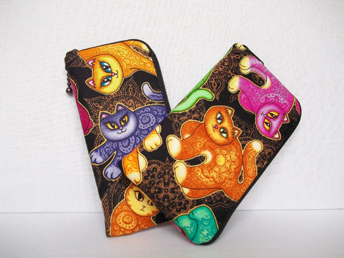 Obal na mobil - barevné kočky (15 cm) — foto 4