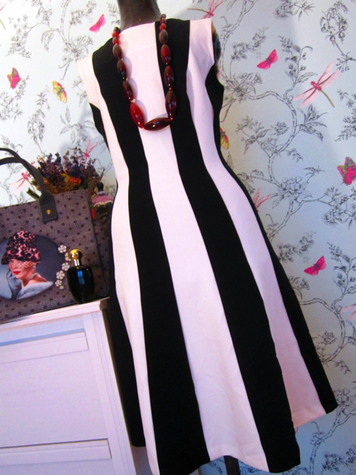 Šaty black&white stripes — foto 2