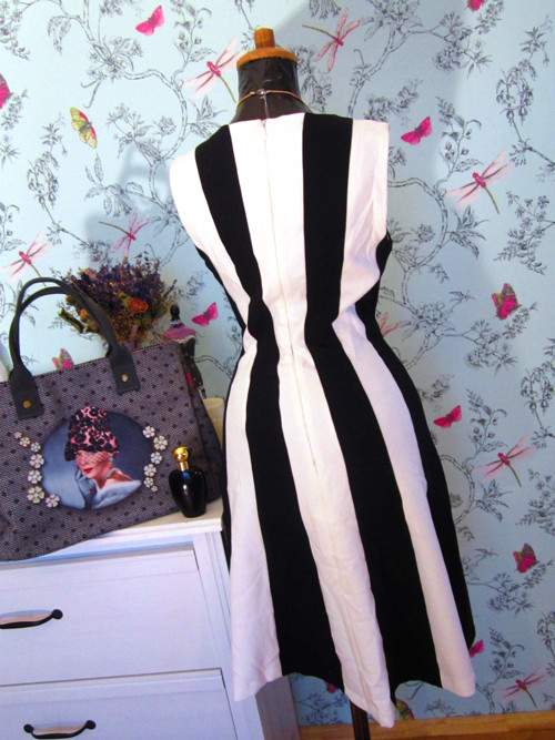 Šaty black&white stripes — foto 4