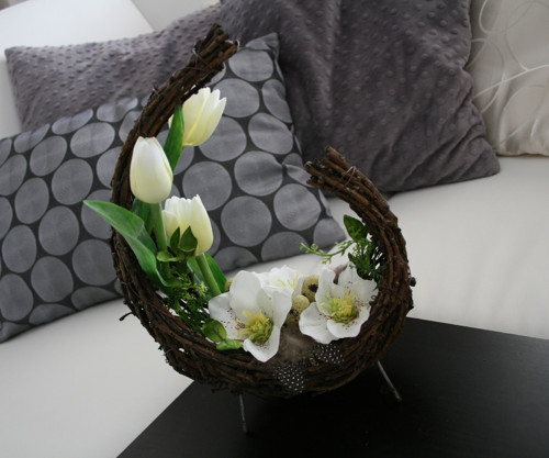 Gondola s čemeřicemi a tulipány — foto 3