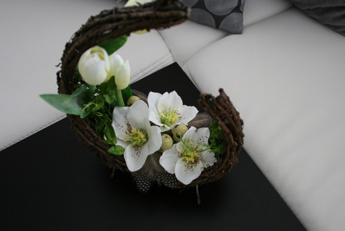 Gondola s čemeřicemi a tulipány — foto 4