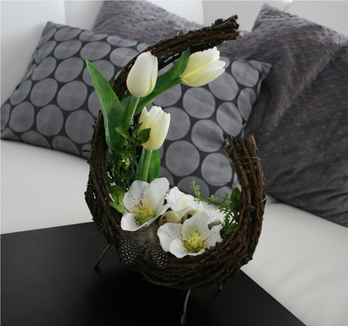 Gondola s čemeřicemi a tulipány — foto 5