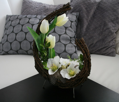 Gondola s čemeřicemi a tulipány — foto 6