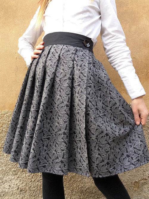 Černá Elegantní S Bílým Potiskem — foto 4