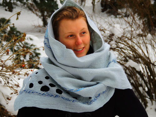Plstěná šála s dírkami Volavka — foto 3