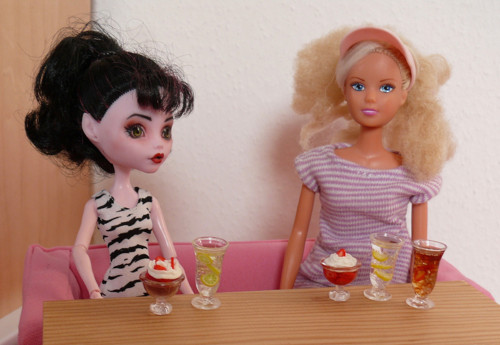 Limonáda s plátky limetky a ledem — foto 3