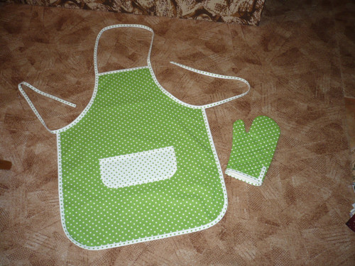 Zástěra zelená s puntíkem dětská — foto 2