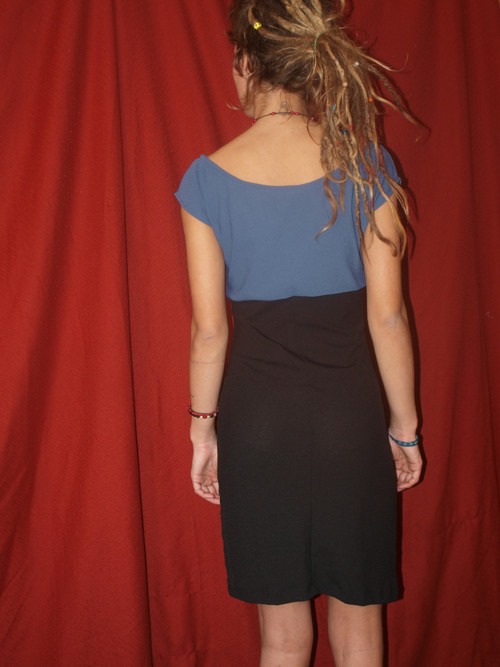 Modro-černé šaty — foto 2