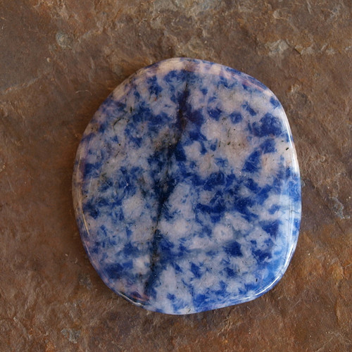 Sodalit-granit , placka 35 x 32 mm — foto 2