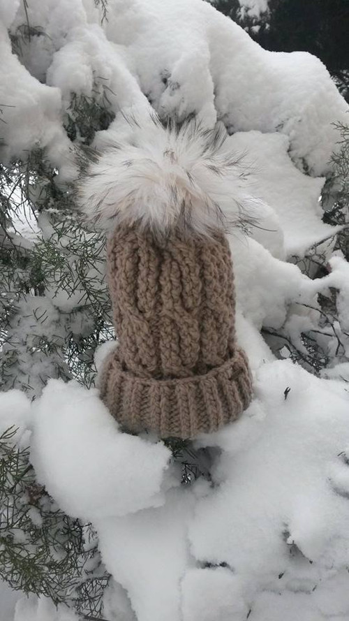 Čepice s kožešinovou bambulí — foto 2