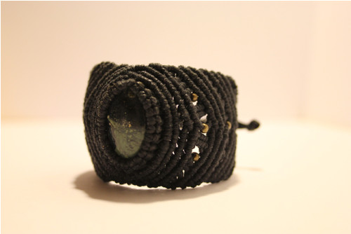 Černý Macramé náramek — foto 2