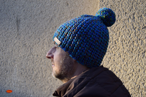 Teplý unisex kulich s bambulí - žíhaná modrá/hnědá — foto 6