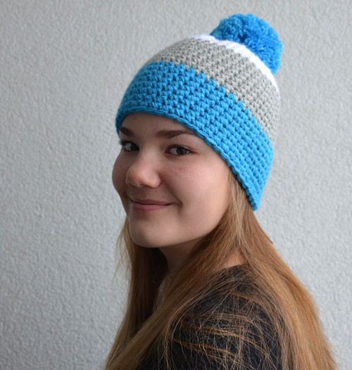 Čepice NEON BLUE and GREY háčkovaná s bambulí — foto 6