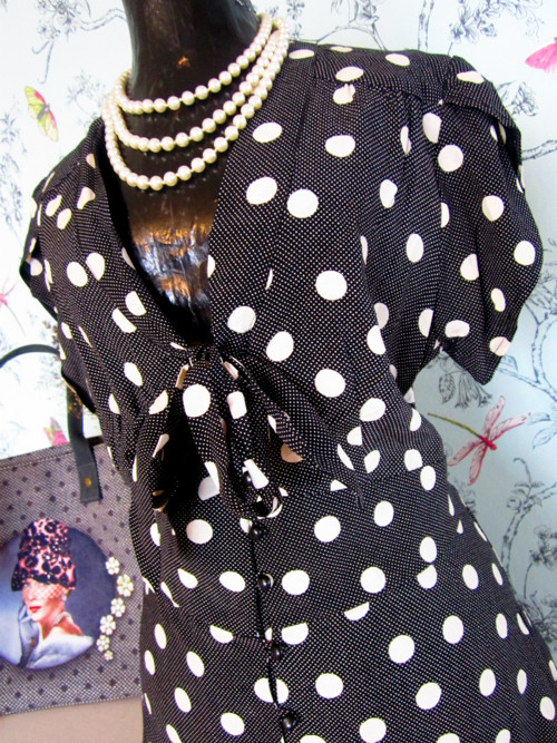 Šaty dots s mašlí — foto 2