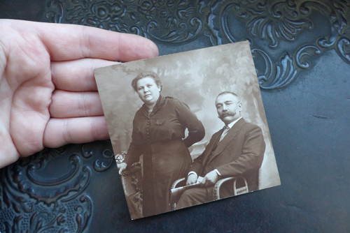 Druhá máma... stará fotopohlednice — foto 2