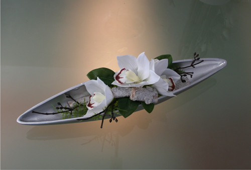 Stříbrná lodička s orchidejemi — foto 2
